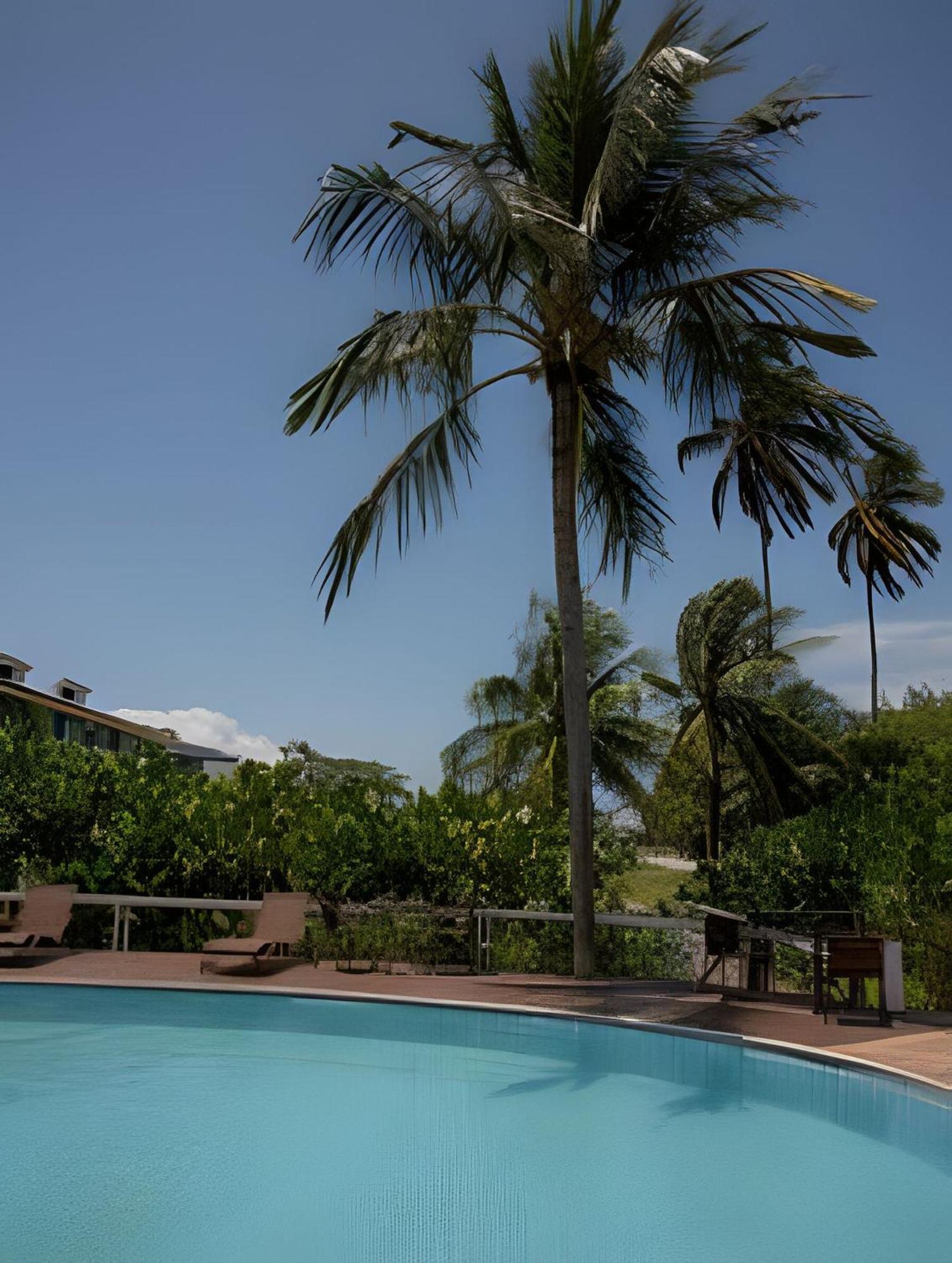 Taperapuan Beachfront Haven: Poolside Retreat with Wi-Fi Porto Seguro Exterior photo